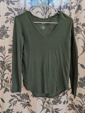 SO Brand - Muted Green Oversized Flowy Long Sleeve V-Neck Top - Size XS